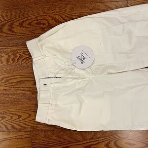 Perfect for the summer— never worn (tags still on) pants! (were too small on me)